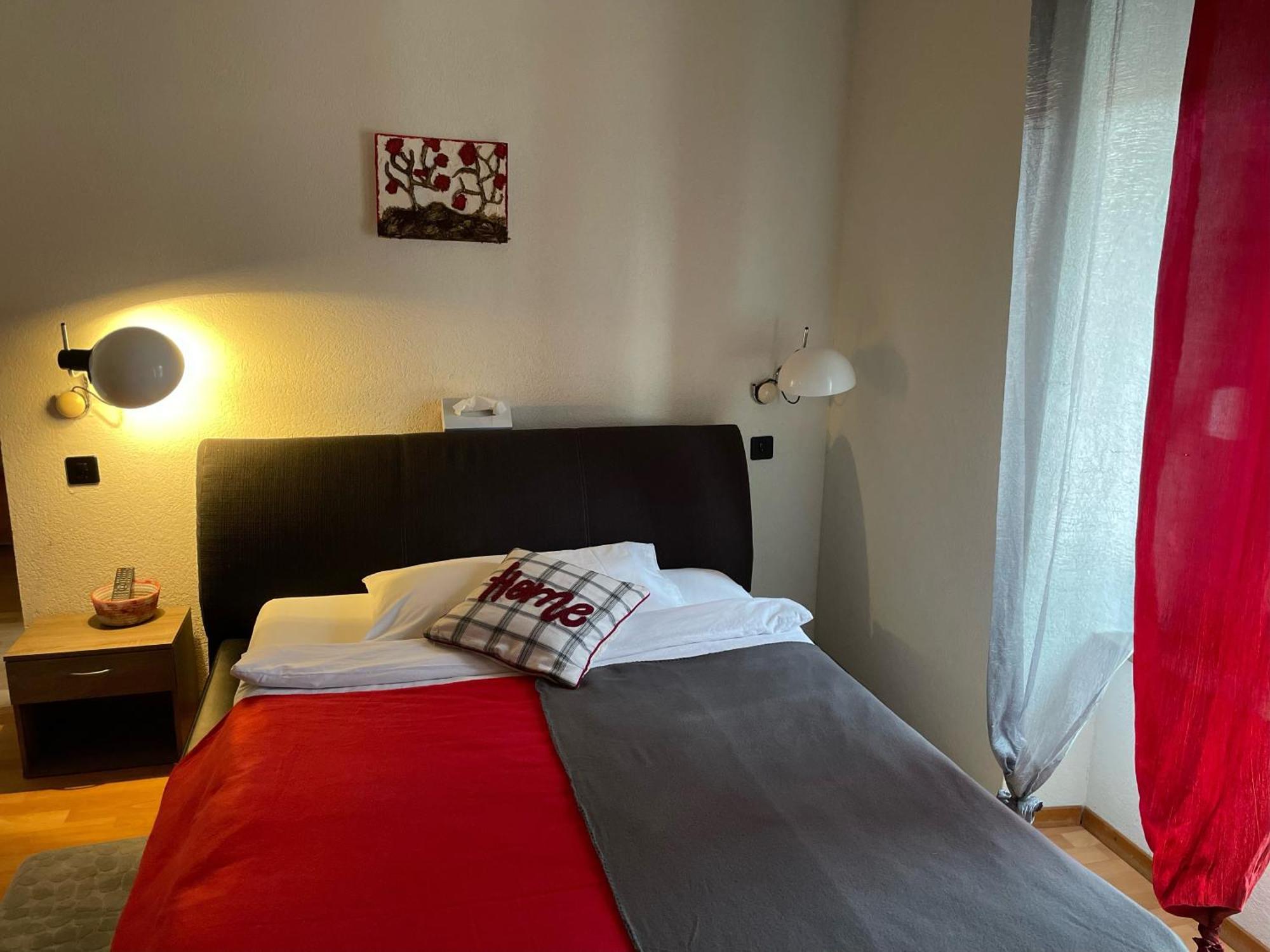 Hotel La Fontaine Saint-Imier Экстерьер фото